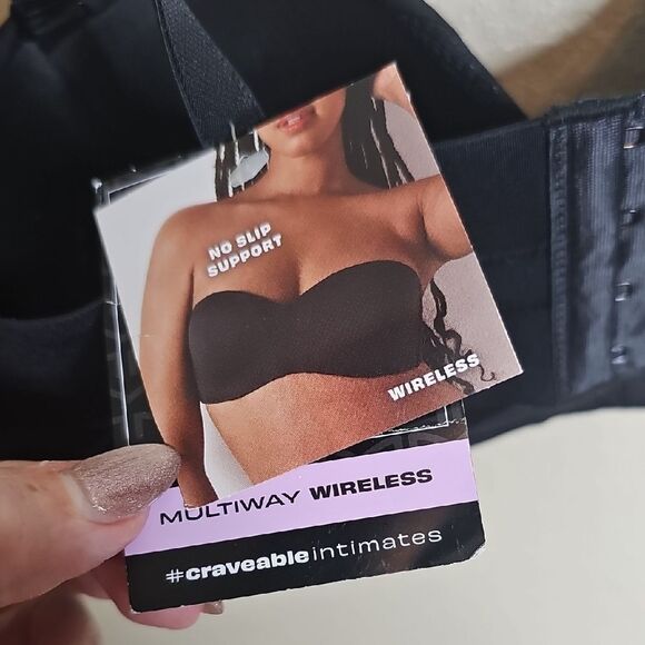 Maidenform Black Bra with Molded Cups and Adjustable Straps - Picture 2 of 7